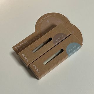 [후르디아] 올리브영 착한보습 비건 립버터 2종 — 5점을 준 리뷰어가 2022년 12월 올린 사용 사진