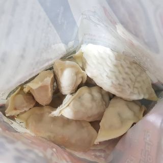 삼양냉동 [삼양] 얇은피불닭왕교자+얇은피까르보불닭왕교자 총4팩 — 5점을 준 리뷰어가 2021년 2월 올린 사용 사진