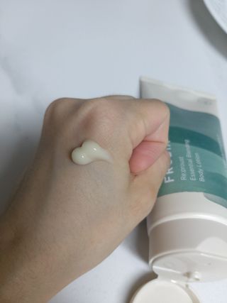 [후르디아] 올리브영 저자극 비건바디로션 — 5점을 준 리뷰어가 2023년 9월 올린 사용 사진