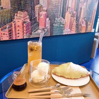 아방갤러리카페 용산아이파크몰점 [아방갤러리카페] 음료 택 2 +  베이커리 5종 중 택 1 — 5점을 준 리뷰어가 2021년 5월 올린 사용 사진
