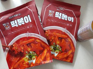 빨간키트 떡볶이 밀키트 2~3인분 매운맛 국물 떡볶이 만들기 쉬운 황금 레시피 분말 소스로 간편한 요리 — 5점을 준 리뷰어가 2021년 10월 올린 사용 사진
