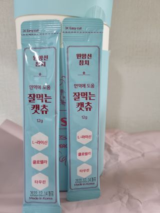 페페로니 잘 먹는 캣츄 - 원양선 참치 24개입 — 5점을 준 리뷰어가 2021년 10월 올린 사용 사진