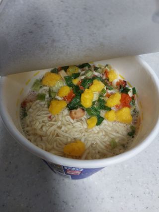 NISSIN 닛신 컵누들  4종 - 씨푸드오리지날, 씨푸드 스파이시, 씨푸드 커리, 씨푸드 XO소스 — 5점을 준 리뷰어가 2022년 12월 올린 사용 사진