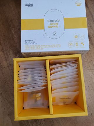 네이처셋 멀티비타민 종합비타민팩 1개월분 — 5점을 준 리뷰어가 2021년 6월 올린 사용 사진
