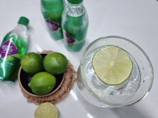 몽베스트 Montbest with Sparkling water Lime20병 — 5점을 준 리뷰어가 2023년 2월 올린 사용 사진