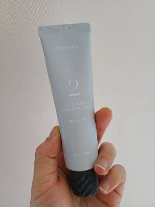 르핸스 퍼포밍 2 핸드&네일 비반트포렛/베티버포그 — 5점을 준 리뷰어가 2022년 12월 올린 사용 사진