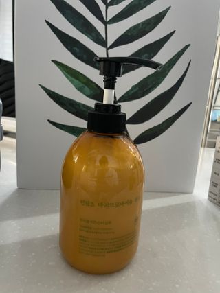 방방곳곳 편림초 마이크로바이옴 샴푸 — 5점을 준 리뷰어가 2022년 4월 올린 사용 사진