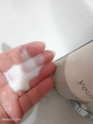 유메이 웰니스 샴푸 + 유메이 스칼프 브러쉬 — 4점을 준 리뷰어가 2022년 1월 올린 사용 사진