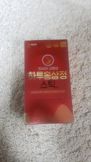 힘내라김홍삼 하루홍삼정스틱 10g x 10포 — 3점을 준 리뷰어가 2021년 3월 올린 사용 사진