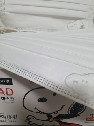 JHWORLD 스누피 마스크 정품 스누피 KF-AD 국내 비말차단 아동용 성인용 일회용 덴탈마스크 50매 — 5점을 준 리뷰어가 2021년 6월 올린 사용 사진