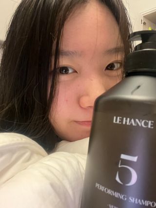 르핸스 퍼포밍 5 샴푸 비반트 포렛/베티버 포그 — 5점을 준 리뷰어가 2023년 3월 올린 사용 사진