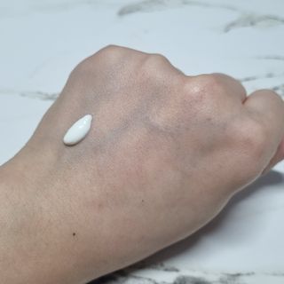 리더스코스메틱 리더스 카밍 바이오틱스 선 에센스 SPF 50+ PA++++ — 5점을 준 리뷰어가 2022년 6월 올린 사용 사진