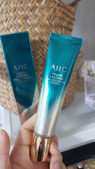 [NEW 탄력유턴 아이크림] AHC 유스 래스팅 리얼 아이크림 포 페이스 — 5점을 준 리뷰어가 2021년 1월 올린 사용 사진