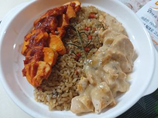 굽네몰 [굽네] 소스가 맛있는 닭가슴살 슬라이스 4종 — 5점을 준 리뷰어가 2021년 11월 올린 사용 사진