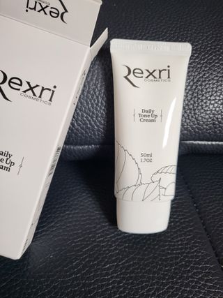 렉스리 데일리 톤업 크림 Rexri Daily Tone Up Cream — 5점을 준 리뷰어가 2022년 8월 올린 사용 사진