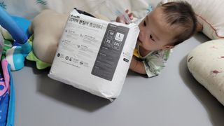 마더케이 처음 화이트라벨 팬티기저귀 — 5점을 준 리뷰어가 2021년 10월 올린 사용 사진