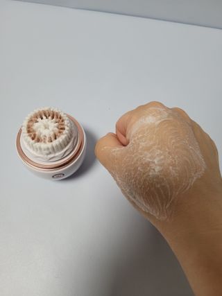 디하우트 랩 디하우트랩 클렌징 피부관리기 진동클렌저 실리콘+2종 인조모 브러시 — 5점을 준 리뷰어가 2021년 11월 올린 사용 사진
