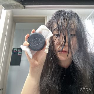 free [아토르] 9종 임상완료 아토르 다름 샴푸바_블랙  프리미엄 두피 케어 샴푸바 — 4점을 준 리뷰어가 2024년 5월 올린 사용 사진