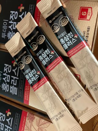 서울약사신협_투데이홍삼정플러스스틱_10g x 30포 — 5점을 준 리뷰어가 2021년 6월 올린 사용 사진