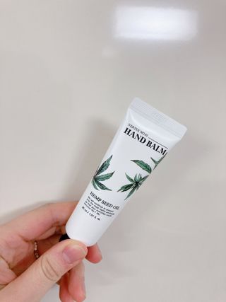 버텍스넘버원 버텍스 넘버원 햄프씨드오일 핸드밤, 바디크림 — 4.5점을 준 리뷰어가 2022년 3월 올린 사용 사진