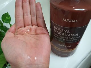쿤달 [KUNDAL 공식] 프리미엄 헤어 케어 스페셜 세트 샴푸 500ml &amp; 트리트먼트 500ml — 5점을 준 리뷰어가 2021년 3월 올린 사용 사진