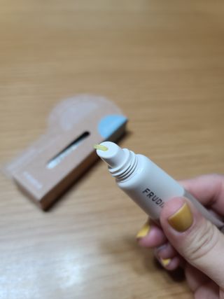 [후르디아] 올리브영 착한보습 비건 립버터 2종 — 5점을 준 리뷰어가 2023년 1월 올린 사용 사진
