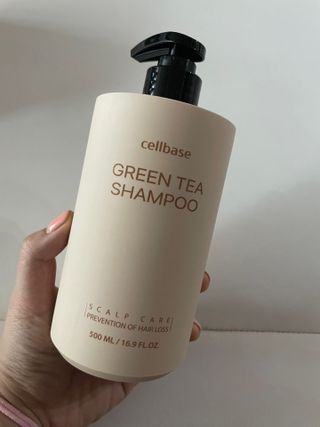 프리마인 더이상 뻣뻣하고 효과없는 탈모샴푸는 NO. 근본부터 케어하는 셀베이스 그린티샴푸(500ml) — 5점을 준 리뷰어가 2023년 3월 올린 사용 사진