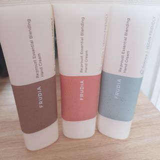 [후르디아] 끈적임 없는 착한성분 비건  핸드크림 3종 — 5점을 준 리뷰어가 2021년 10월 올린 사용 사진