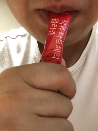 서울약사신협_석류 타트체리 콜라겐_10g x 30포 — 5점을 준 리뷰어가 2021년 7월 올린 사용 사진