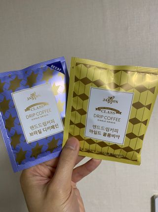 (주)쟈뎅 쟈뎅 클래스 핸드 드립 커피 10P 2종_디카페인 1종+랜덤 플레이버 1종 — 5점을 준 리뷰어가 2021년 4월 올린 사용 사진