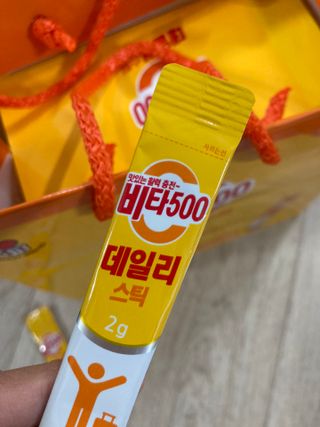 광동생활건강 [광동] 비타500데일리스틱 크리스마스 에디션 60포+20포 추가 증정&쇼핑백+스티커 gift — 5점을 준 리뷰어가 2021년 12월 올린 사용 사진