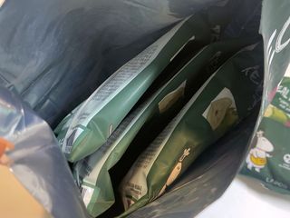 [푸디웜] 라포그  리얼인섹트 웨이트밸런스 저알러지 강아지 사료  1.2KG — 5점을 준 리뷰어가 2022년 7월 올린 사용 사진