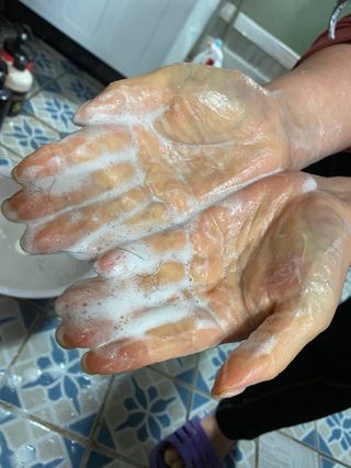 mom e 맘이 내추럴 베이비 케어 샴푸앤바스+로션 — 5점을 준 리뷰어가 2021년 1월 올린 사용 사진
