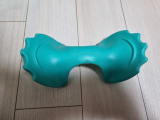 힐니스북 [힐마이넥]   거북목 통증완화를 위한 휴대용 목 안마기 — 4점을 준 리뷰어가 2022년 12월 올린 사용 사진