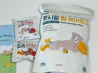 [펫시밀] 원물그대로 영양듬뿍 동결건조 왕북어트릿300g,왕치킨트릿400g,열빙어트릿300g 대용량 간식 — 5점을 준 리뷰어가 2023년 5월 올린 사용 사진