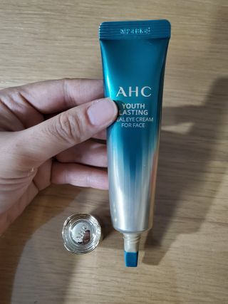 [NEW 탄력유턴 아이크림] AHC 유스 래스팅 리얼 아이크림 포 페이스 — 5점을 준 리뷰어가 2021년 2월 올린 사용 사진