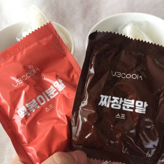 유비쿡 컵떡볶이 매운컵떡볶이2개/ 짜장컵떡볶이 2개  총 4개세트 — 3.5점을 준 리뷰어가 2021년 2월 올린 사용 사진