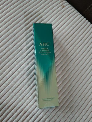 [NEW 탄력유턴 아이크림] AHC 유스 래스팅 리얼 아이크림 포 페이스 — 5점을 준 리뷰어가 2021년 2월 올린 사용 사진