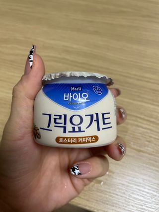 매일바이오 그릭요거트 오리지널 플레인 4개, 로스터리 커피믹스 4개 — 5점을 준 리뷰어가 2021년 12월 올린 사용 사진