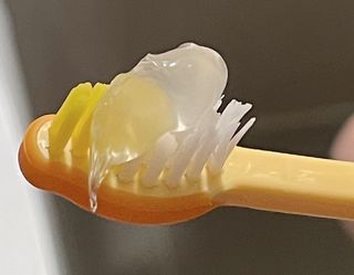 닥터데디스 안심저불소 키즈치약 (라즈베리, 청포도향 중 택 1) 60g +  여행용 미니 치약 15g — 4점을 준 리뷰어가 2022년 7월 올린 사용 사진