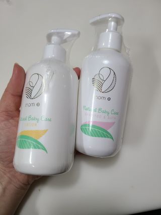 mom e 맘이 내추럴 베이비 케어 샴푸앤바스+로션 — 4.5점을 준 리뷰어가 2021년 1월 올린 사용 사진