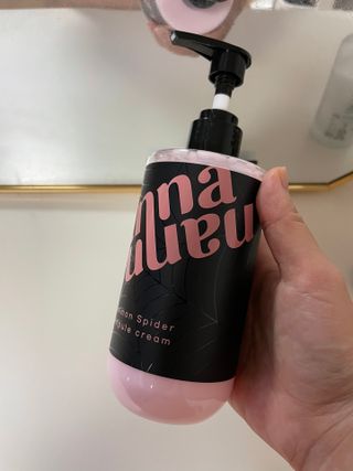 난나 살몬 스파이더 검버섯 미백 톤업 화이트닝 연어 앰플 크림 300ml 대용량 — 3.5점을 준 리뷰어가 2022년 8월 올린 사용 사진