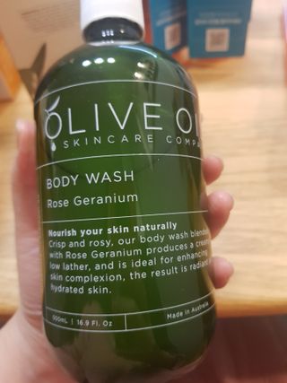 올리브 오일 스킨케어 컴퍼니 [OOSC] 향기로운 보습 로즈 제라늄 바디워시 500ml — 5점을 준 리뷰어가 2021년 5월 올린 사용 사진