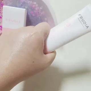 [후르디아] 모공블러 비건 선 프라이머 — 5점을 준 리뷰어가 2022년 6월 올린 사용 사진