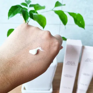 프리마인 선크림만 바꿨을 뿐인데 매일 물 2L챙겨먹고 기초케어 완벽하게 한 물빛피부 완성,셀라브UV프로텍터 — 5점을 준 리뷰어가 2023년 8월 올린 사용 사진