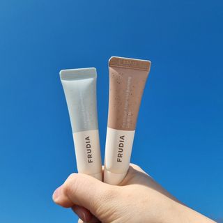 [후르디아] 올리브영 착한보습 비건 립버터 2종 — 5점을 준 리뷰어가 2022년 2월 올린 사용 사진