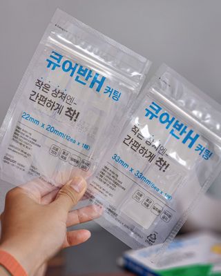 [큐어반H 커팅] 간편하게 떼서 쓰는 자외선차단 습윤밴드 (1팩/30매입) — 5점을 준 리뷰어가 2022년 11월 올린 사용 사진