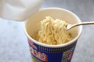 NISSIN 닛신 컵누들  4종 - 씨푸드오리지날, 씨푸드 스파이시, 씨푸드 커리, 씨푸드 XO소스 — 5점을 준 리뷰어가 2022년 5월 올린 사용 사진