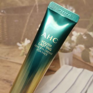 [NEW 탄력유턴 아이크림] AHC 유스 래스팅 리얼 아이크림 포 페이스 — 5점을 준 리뷰어가 2021년 4월 올린 사용 사진