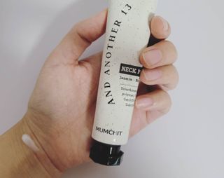멈칫(MUMCHIT) 넥퍼퓸 NECKPERFUME 2가지 향 — 4.5점을 준 리뷰어가 2021년 12월 올린 사용 사진